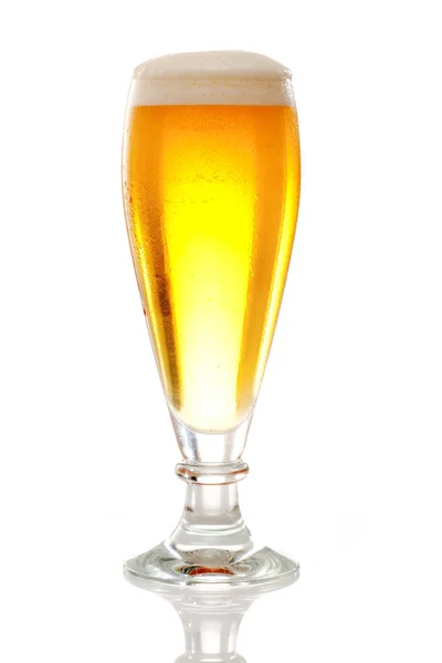 Kubek Świeżego Piwa Pianką — Zdjęcie stockowe