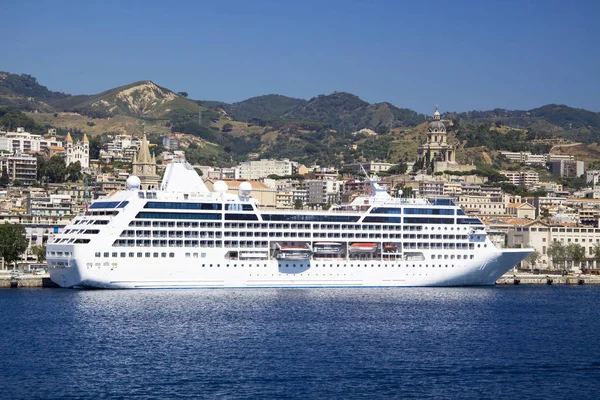 Cruise Ship Sea Water Cruise Liner — Stock Photo, Image