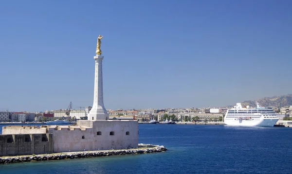 Statue Hafen Von Mesina Auf Sizilien — Stockfoto