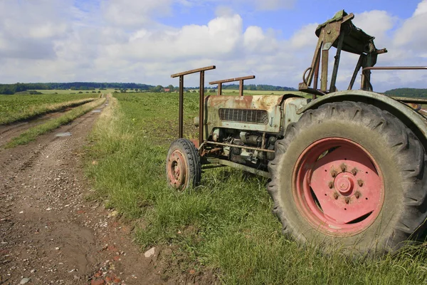 Starý Traktor Poli Holsteinische Schweiz Malente — Stock fotografie