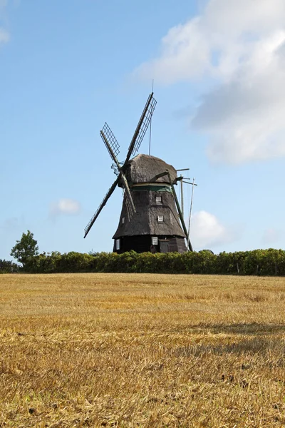 Vista Panorámica Del Paisaje Con Edificio Del Molino Viento —  Fotos de Stock