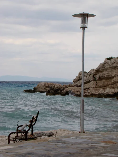 Vecchia Banca Vicino Mare — Foto Stock