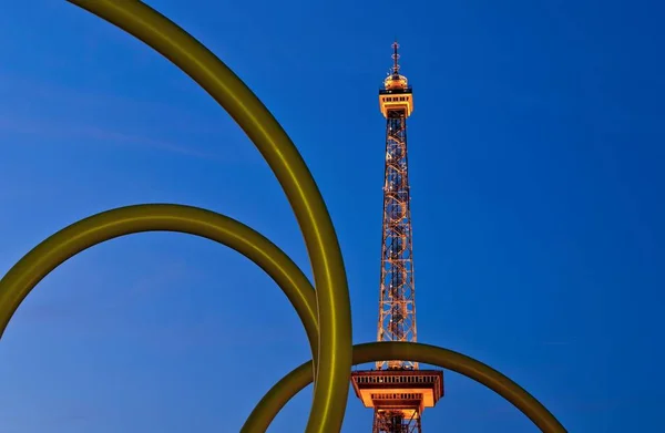 Radiotoren Met Spiraal Nachts — Stockfoto