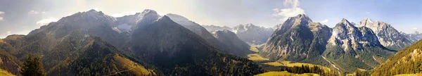 Vista Panoramica Maestosi Paesaggi Alpini — Foto Stock