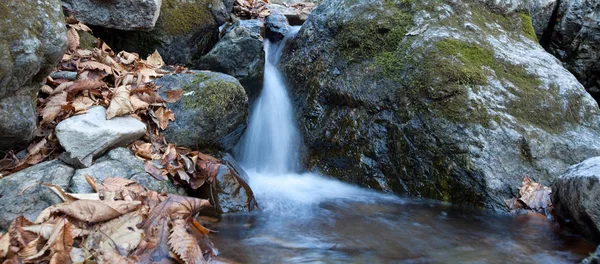 Cascade Dans Les Montagnes — Photo