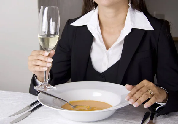 Zakenvrouw Luncht — Stockfoto