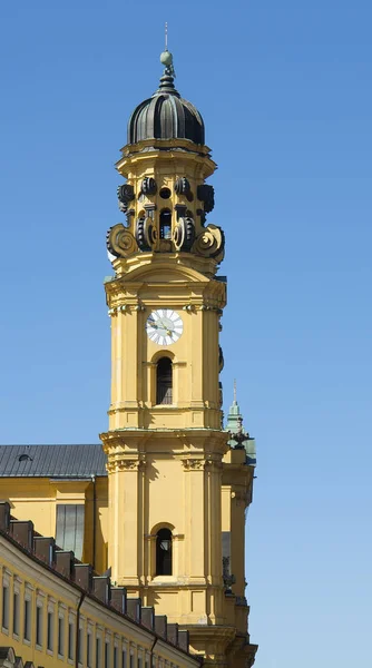 Die Münchner Theaterkirche Von Süden — Stockfoto