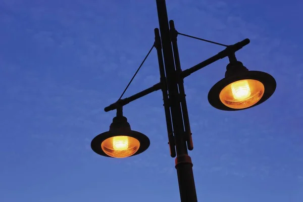 Farolas Contra Cielo Azul — Foto de Stock