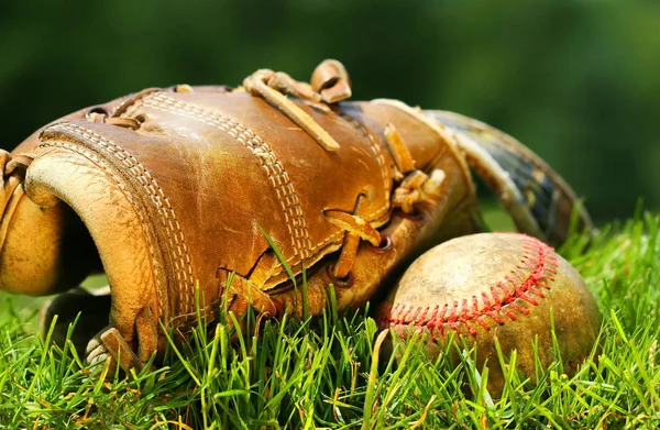 Old Glove Baseball — Stock Photo, Image
