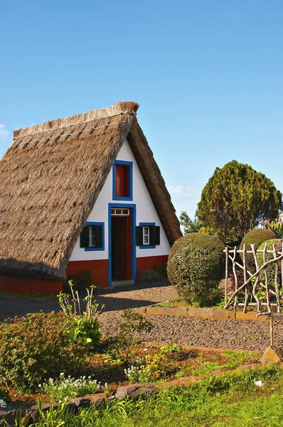 Het Traditionele Rieten Huisje Van Madeira — Stockfoto