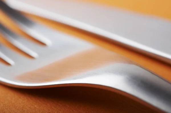Cierre Tenedor Con Dof Poco Profundo Mesa Naranja — Foto de Stock