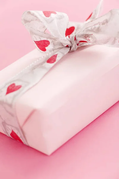 Caixa Presente Rosa Sobre Fundo Rosa — Fotografia de Stock