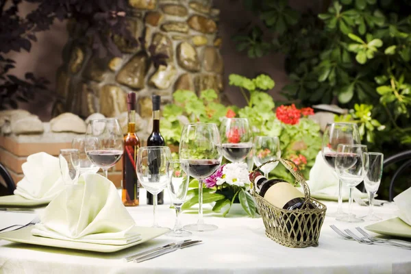 Outdoor Restaurant Table Setting Copy Space — Stock Photo, Image