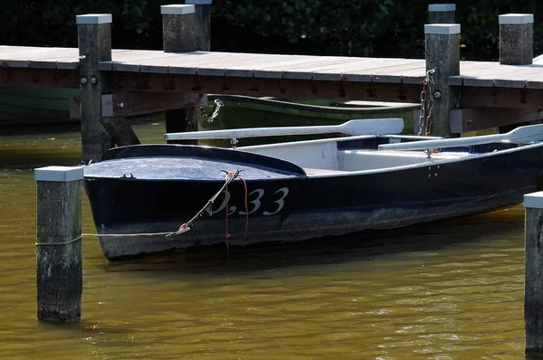 Весельная Лодка Пристани — стоковое фото