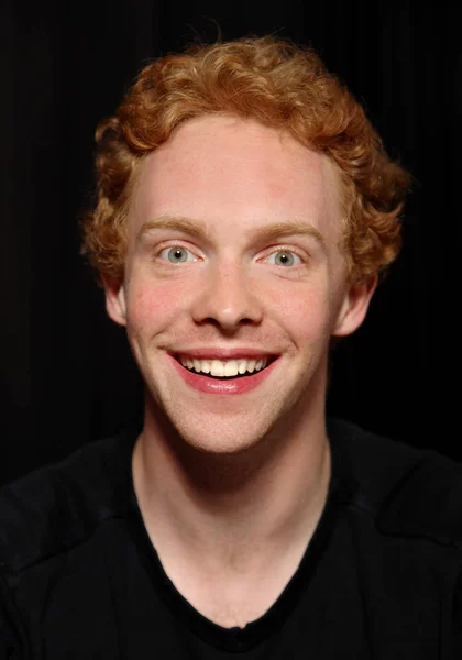 Retrato Homem Bonito Sorrindo — Fotografia de Stock