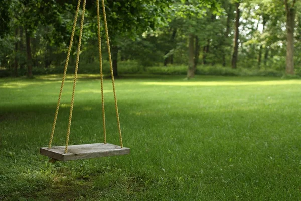 Swing Vide Dans Parc — Photo