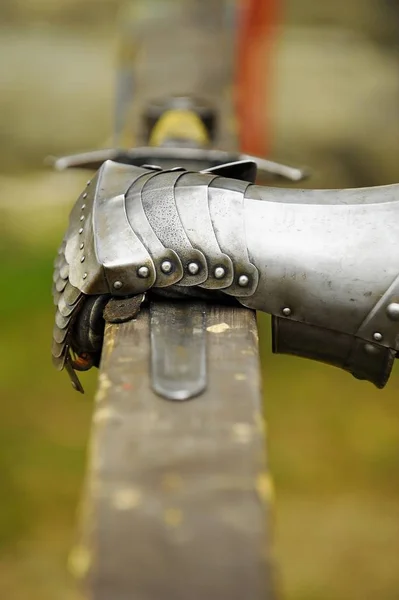 Guante Caballero Con Espada — Foto de Stock