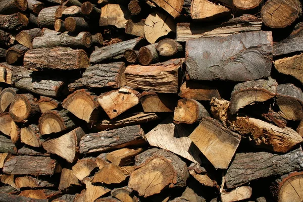 Gestapeltes Braunes Gehacktes Brennholz Laubholzstruktur — Stockfoto