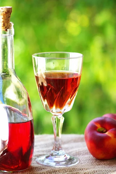 Рожеве Вино Персики — стокове фото