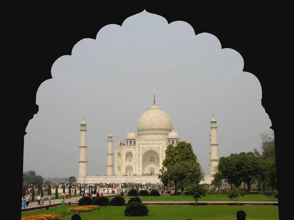 Taj Mahal Boltív Alatt — Stock Fotó