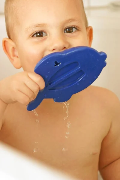 Bonito Bebê Menino Comer Banho — Fotografia de Stock