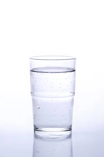Склянка Води Білому Фоні — стокове фото
