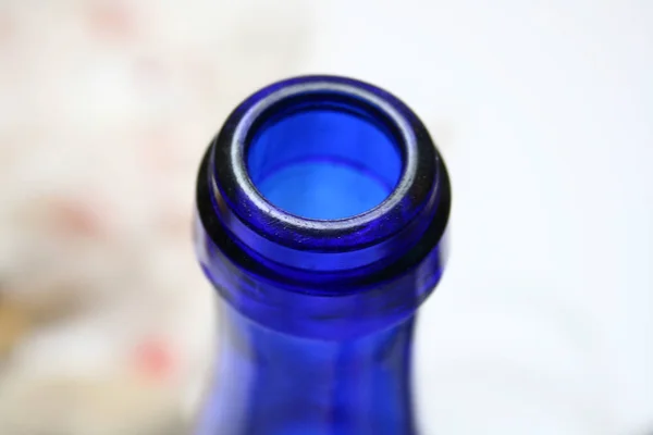 Flasche Wasser Auf Weißem Hintergrund — Stockfoto