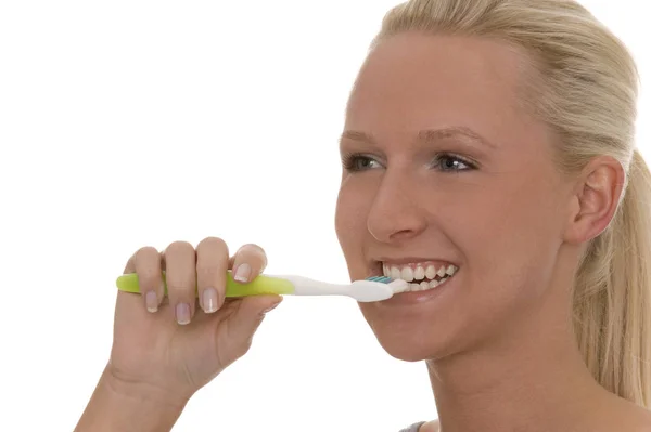 Wanita Muda Menggosok Gigi — Stok Foto
