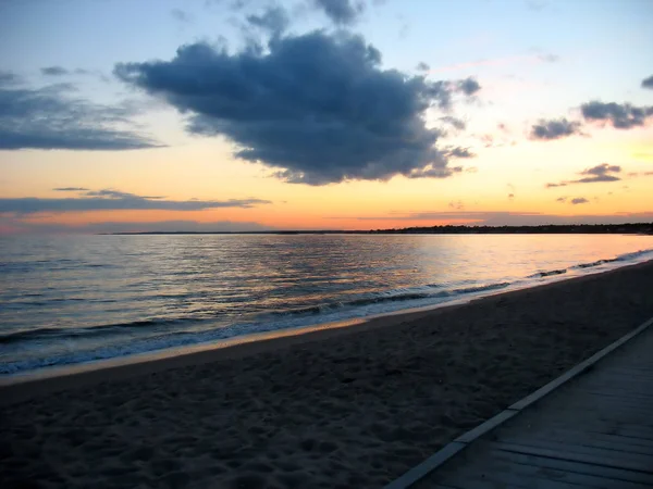 ニュー イングランドのビーチ コネチカット 米国でかなり日没 — ストック写真
