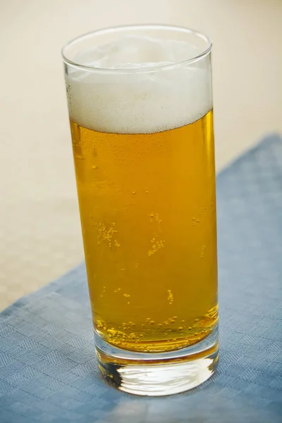 Verre Bière Lager Sur Table Cuisine — Photo