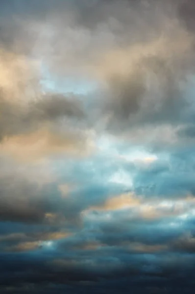 Темно Синие Облака Зимний День — стоковое фото