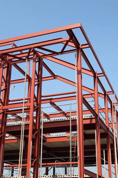 Vista Vertical Uma Estrutura Construção Aço Vermelho — Fotografia de Stock
