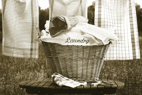Laundry Basket Rustic Table Clothesline — Stock Photo, Image