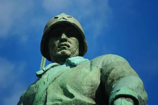 Soldat Dans Mémorial Soviétique — Photo