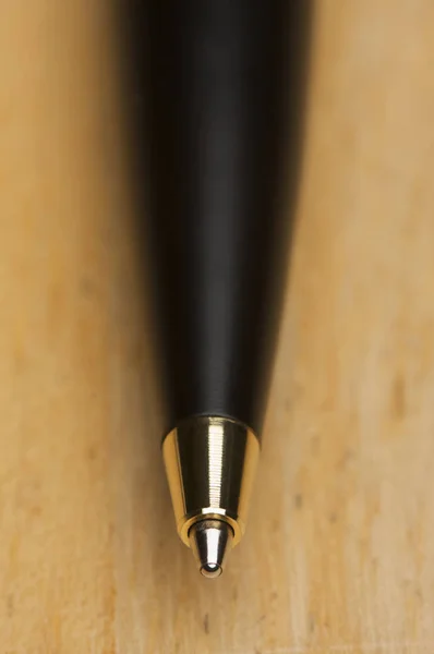 Kugelschreiber Makro Auf Holz Hintergrund Mit Geringer Schärfentiefe — Stockfoto