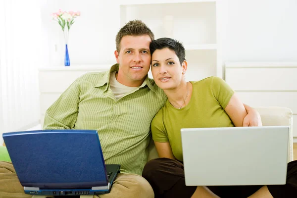 Liefde Paar Samen Werken Laptop Computer Thuis — Stockfoto