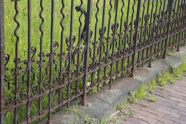 Παλιός Μεταλλικός Φράχτης Από Σφυρήλατο Σίδηρο — Φωτογραφία Αρχείου