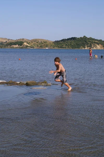 Uomo Costume Bagno Sulla Spiaggia — Foto Stock