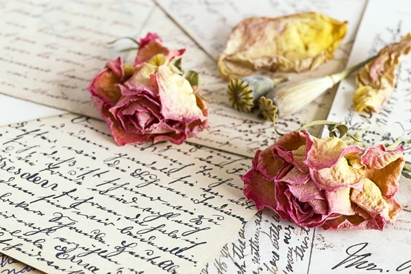 Letras Viejas Con Flores Rosas — Foto de Stock