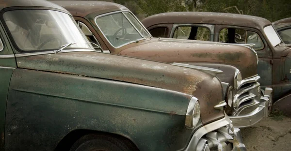 Los Coches Viejos Que Vuelan Astillero —  Fotos de Stock