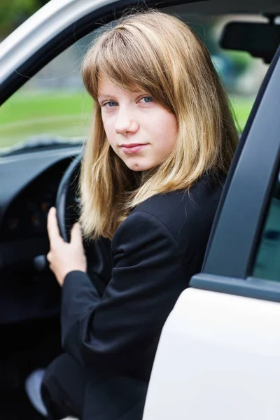 Nastolatek Samochodzie — Zdjęcie stockowe