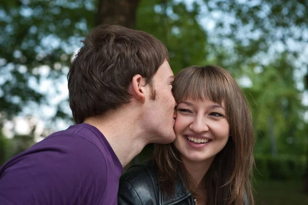 Pareja Joven Berlín Primavera — Foto de Stock