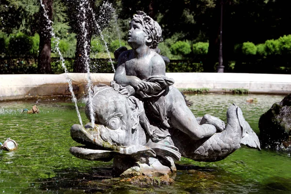 Munich Friedensengel Fountain — стоковое фото