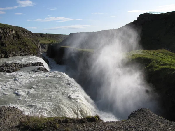 Schöner Wasserfall Auf Naturhintergrund — Stockfoto