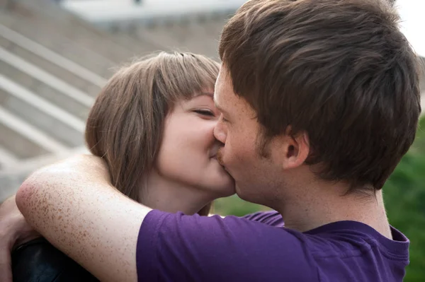 Pareja Joven Berlín Primavera — Foto de Stock