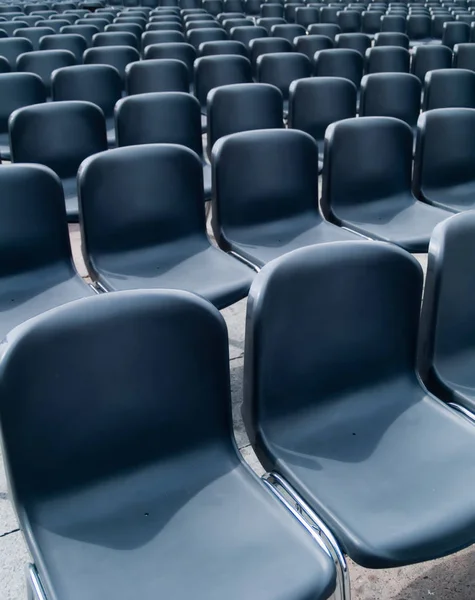 スタジアム内の空の椅子は — ストック写真