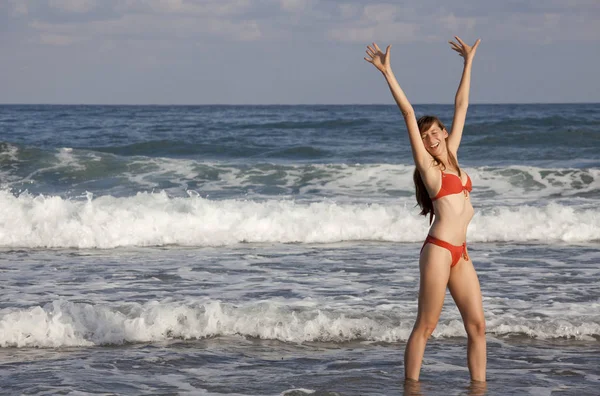 Szczęśliwa Kobieta Bikini Plaży — Zdjęcie stockowe