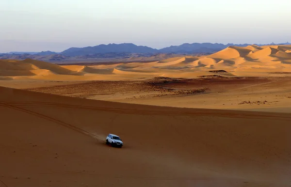 Jeep Kör Sanddynerna Sahara — Stockfoto