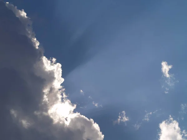 雲の後ろに陽の光02 — ストック写真