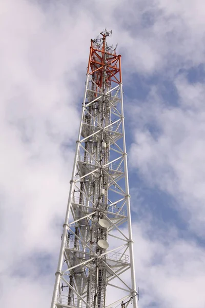 Torre Transmissão Céu Nublado — Fotografia de Stock